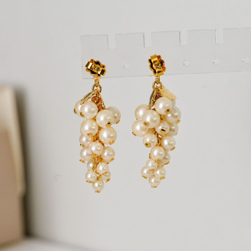 Avon Vintage Frosted grapes earrings surgical steel post faux pearls gold tone - Picture 4 of 7